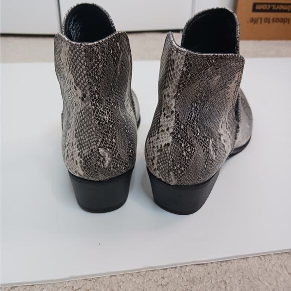 Crochet Snakeskin Booties Size 8 EUC - Picture 5 of 10